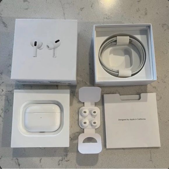 Apple Other - Earpods generation 2
Brand new 🆕
9/10 condition!
For further information
Dm me